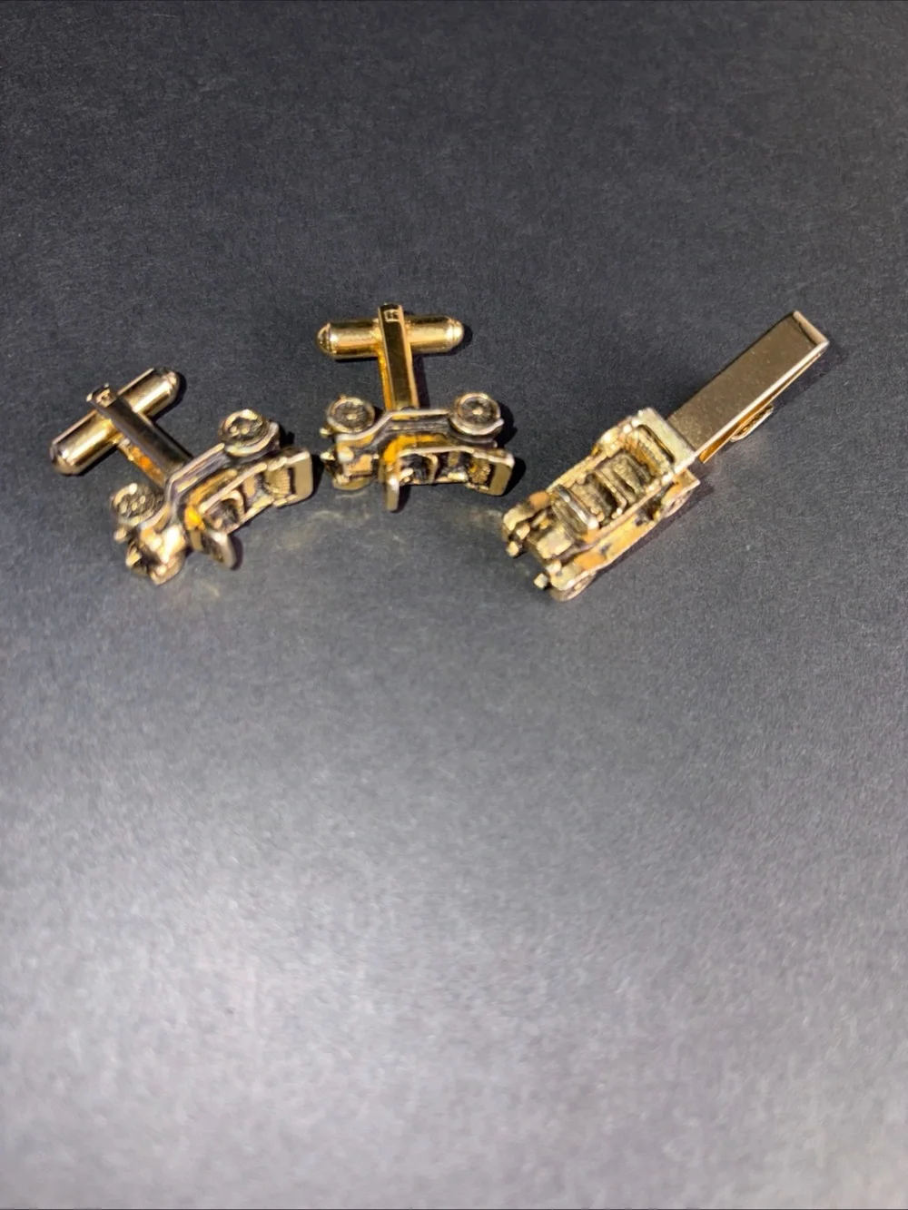 Gold-Tone Novelty Carriage Cufflinks and Tie Clip Set
